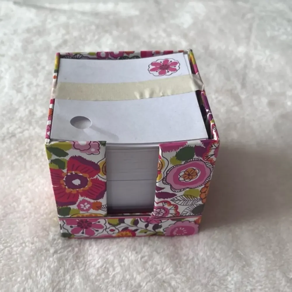 Vera Bradley Pink Floral Vintage Clementine Note‎ Cube with Blank Sheets